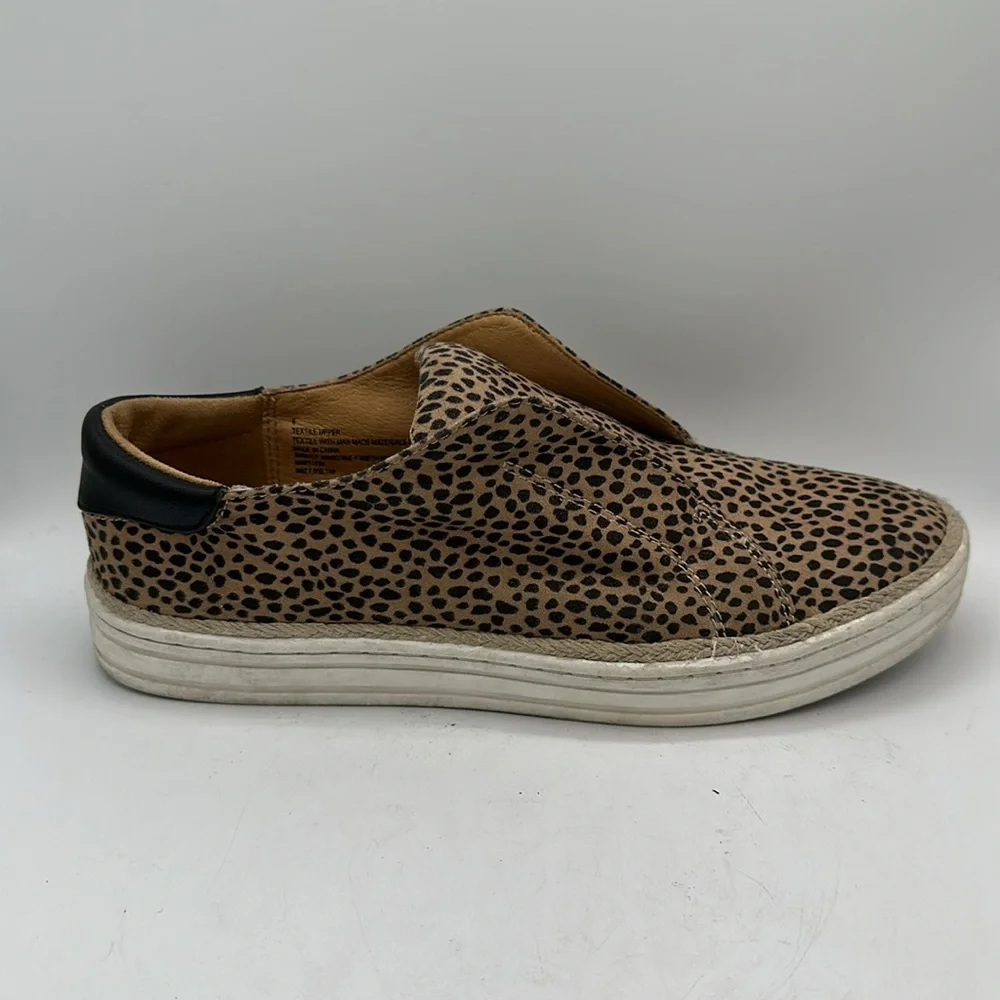 Universal Thread leopard print slip-on sneakers, size 8 - Picture 5 of 10
